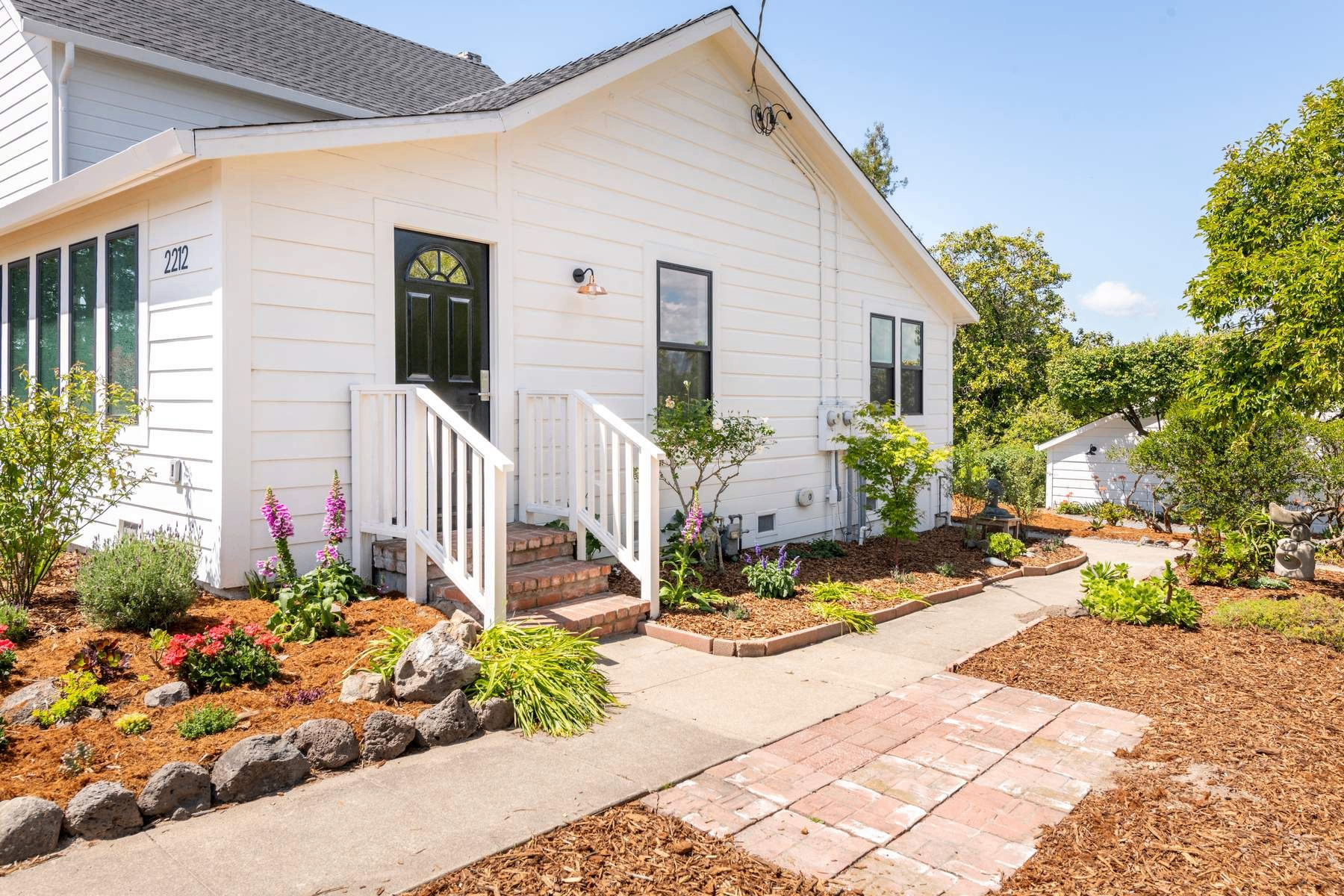 2212 Magnolia Avenue, view 2